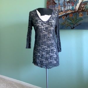 Stretch lace 3/4 length sleeve tunic